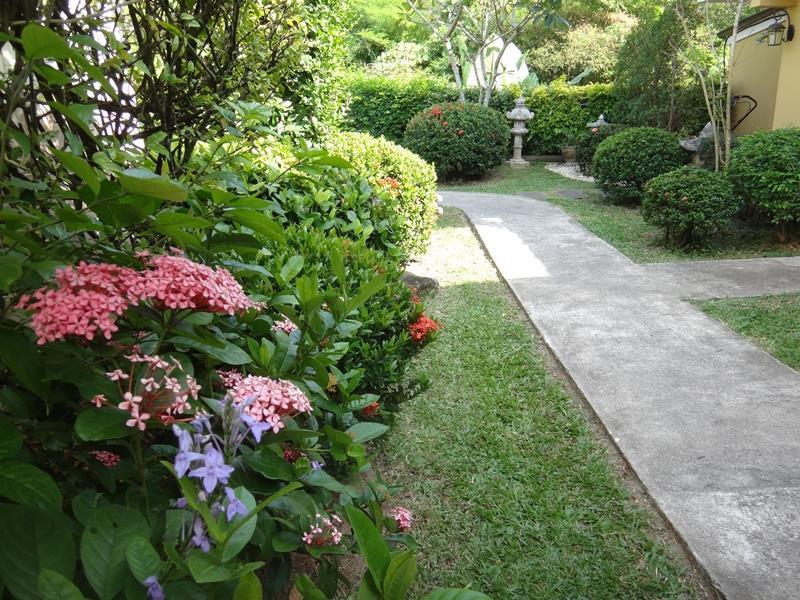 Holiday Village And Natural Garden Resort Phuket Екстериор снимка